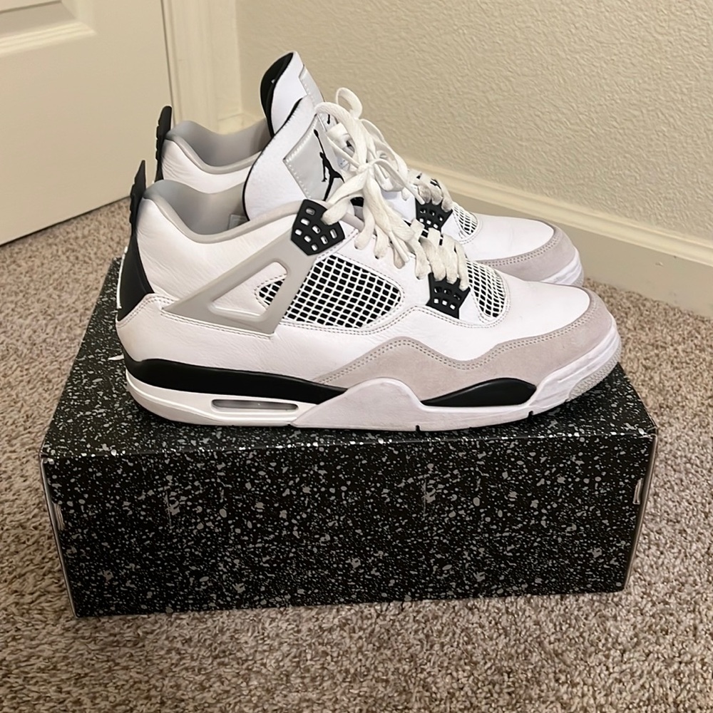 Jordan 4 “Military Black”